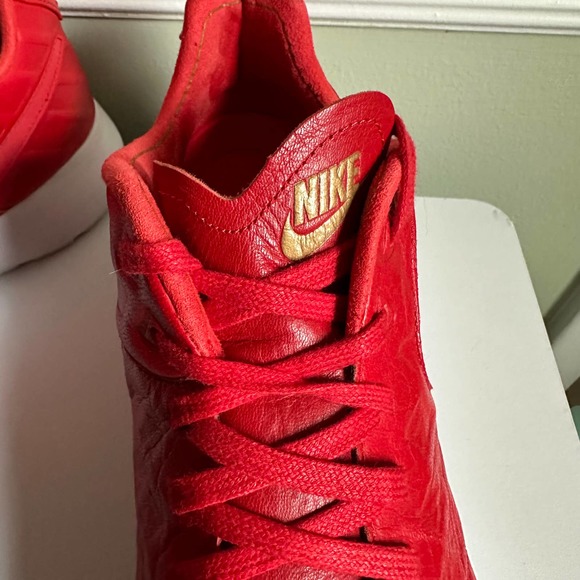 NIKE ROSHE TIEMPO VI QS UNIVERSITY RED/ UNIVERSITY RED-METALLIC GOLD SIZE 13 main image 4